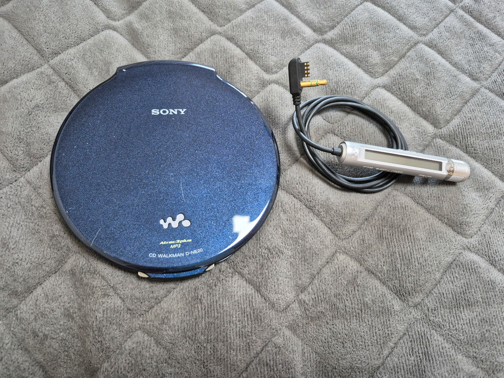 SONY D-NE20 DEEP BLUE색상 정상작동품 판매합니다. 이미지
