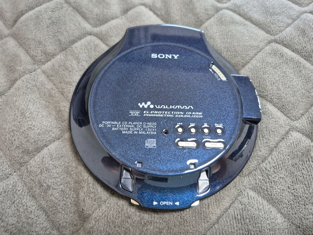 SONY D-NE20 DEEP BLUE색상 정상작동품 판매합니다. 이미지