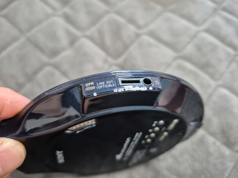 SONY D-NE20 DEEP BLUE색상 정상작동품 판매합니다. 이미지