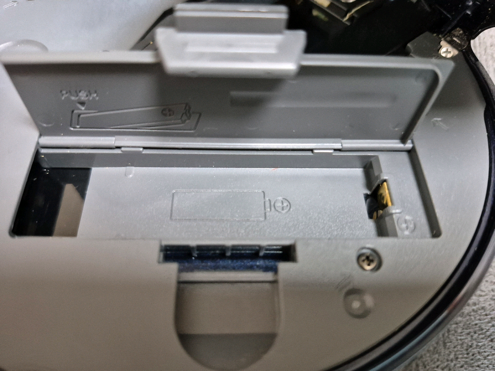 SONY D-NE20 DEEP BLUE색상 정상작동품 판매합니다. 이미지