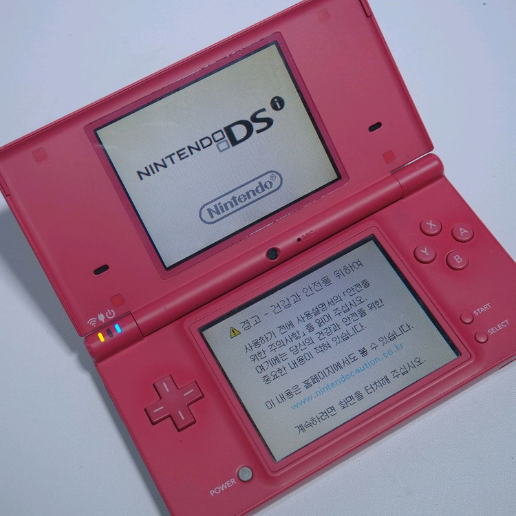 닌텐도 DSi 핑크 + 175 게임 이미지