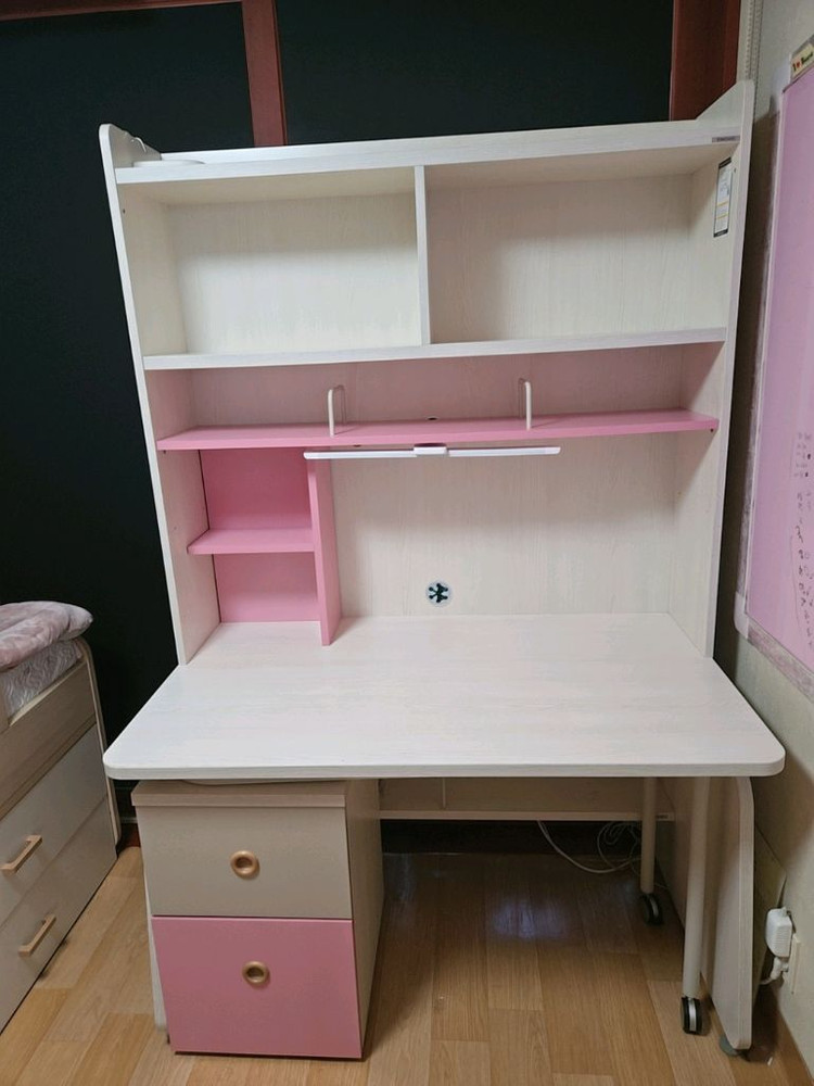 키즈 책상 이미지