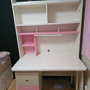 키즈 책상 이미지