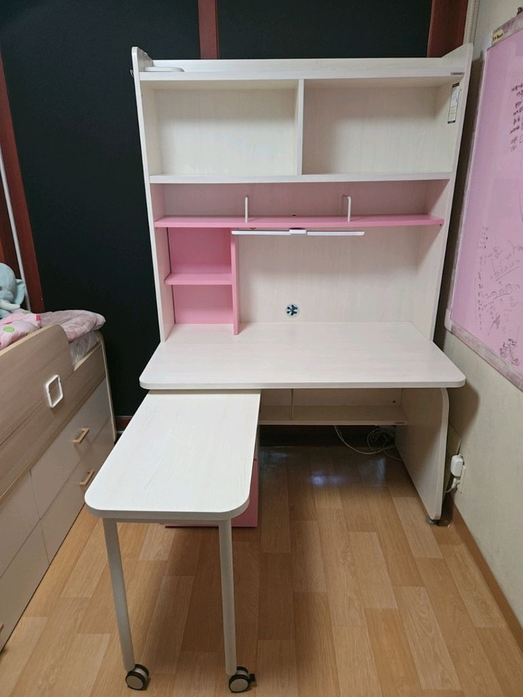 키즈 책상 이미지