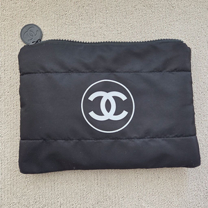 샤넬 아이패드 파우치 이미지