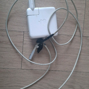 맥북 충전기 이미지