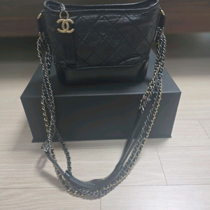 샤넬 가브리엘 호보 스몰(블랙 금장) 이미지