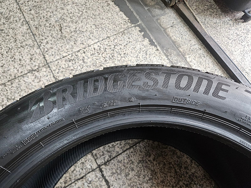 브리지스톤 알렌자스포츠 AS 315-40-21 중고타이어 두개 이미지