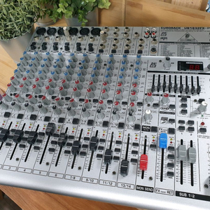 베링거 EURORACK UB1832FX-PRO 믹서 이미지