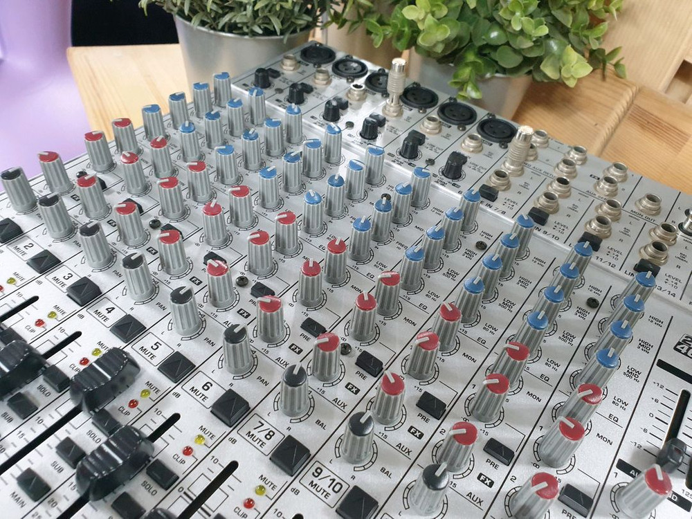 베링거 EURORACK UB1832FX-PRO 믹서 이미지