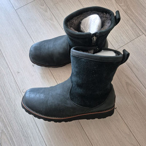 남성 정품 양털어그 이미지