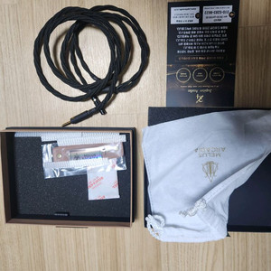 뉴토리아 포칼 유토피아 커스텀 케이블 풀박스 이미지