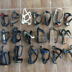 자전거용 물통케이지 카본케이지 토픽 닌자케이지 물병거치대. 필요하시면 볼트도 챙겨드립니다. 이미지