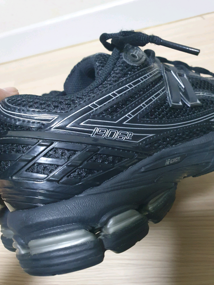 뉴발란스 1906R 블랙 운동화 270 이미지