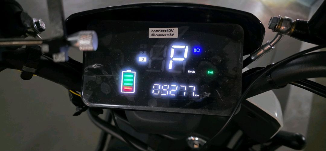 타우러스 es듀얼 배터리2개 흰색 이미지