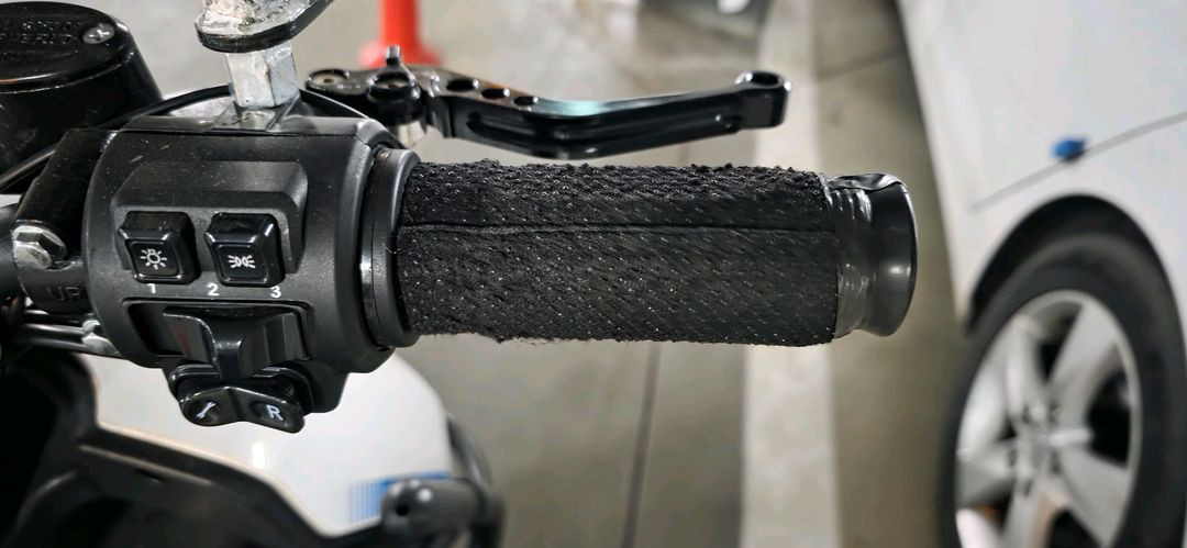 타우러스 es듀얼 배터리2개 흰색 이미지