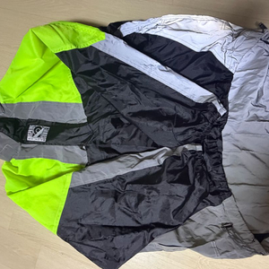 발렌시아가 바람막이 이미지