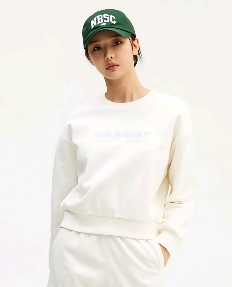 뉴발란스 여성 세미 크롭 맨투맨 S 이미지