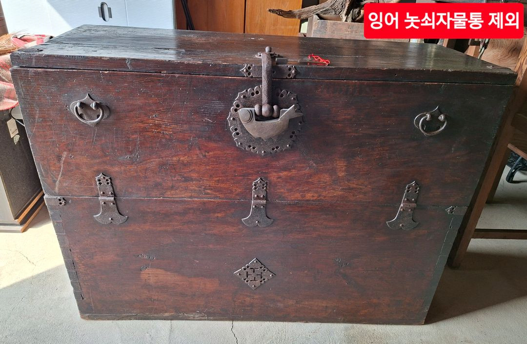 옛 반닫이 고가구 이미지