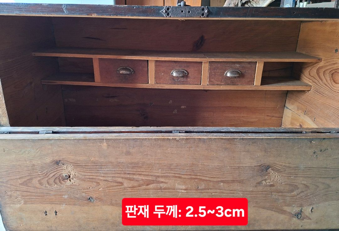 옛 반닫이 고가구 이미지