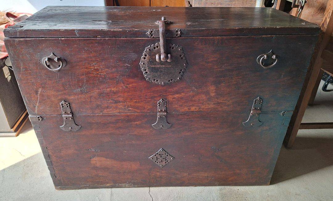 옛 반닫이 고가구 이미지