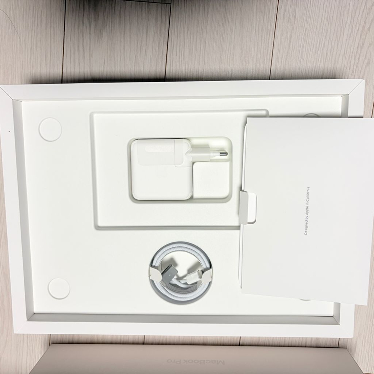 맥북프로 14인치 M4 RAM 16G SSD 512GB 이미지