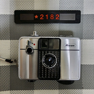 리코 오토하프 SE 필름카메라 실버바디 이미지