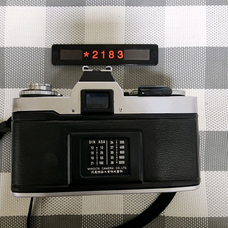 미놀타 XD-5 필름카메라 1.4 단렌즈 장착 이미지