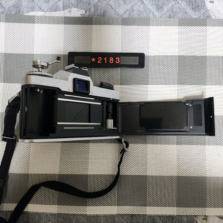 미놀타 XD-5 필름카메라 1.4 단렌즈 장착 이미지