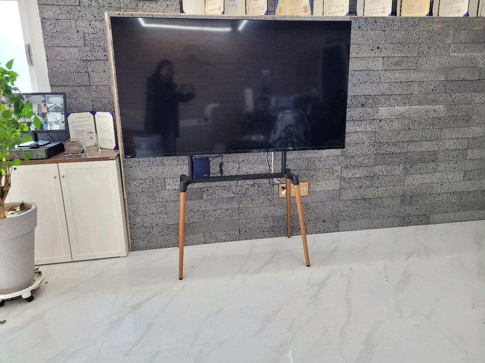 필립스 4K UHD LED TV • 178cm(71인치) • 스마트 TV+엣지월 Edge4 이젤받침대 이미지