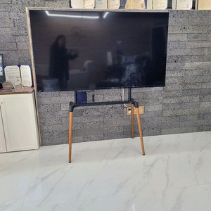 필립스 4K UHD LED TV • 178cm(71인치) • 스마트 TV+엣지월 Edge4 이젤받침대 이미지