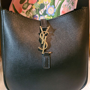 생로랑 LE5A7 스몰 블랙 호보백 이미지