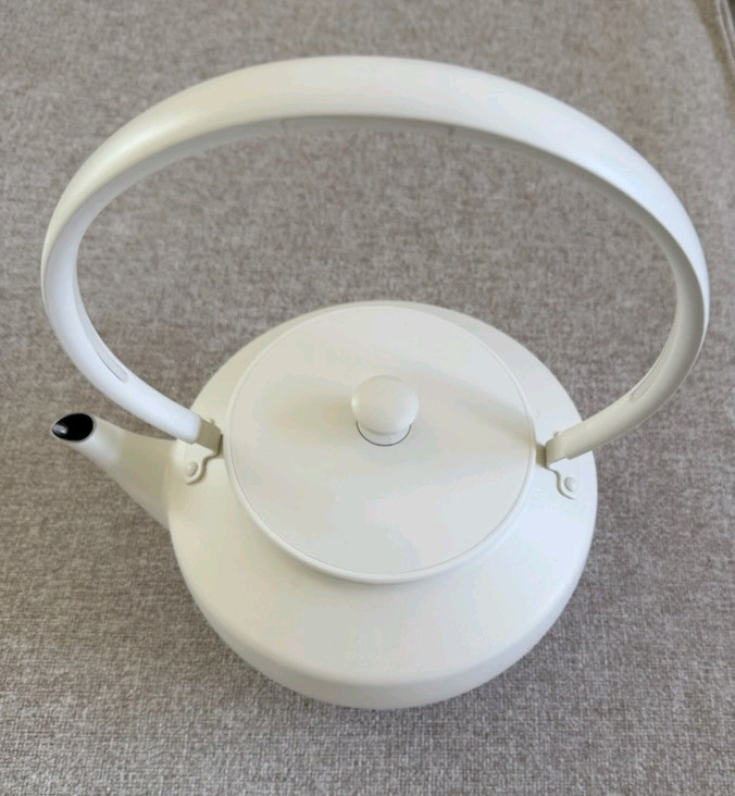 발뮤다 문케틀 전기주전자 이미지