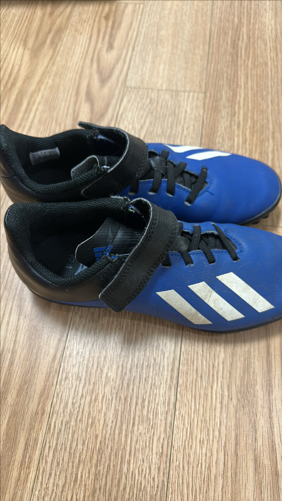 아디다스 키즈 풋살화 축구화 215사이즈 이미지