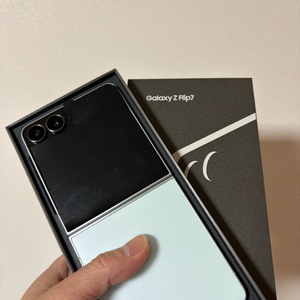 갤럭시Z플립7 256G 개봉새것(민트,자급제) 이미지