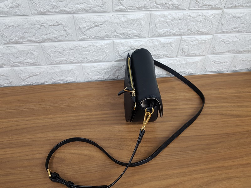 오야니 로티새들 크로스백 이미지