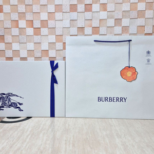 [백화점정품]버버리 대형 박스+쇼핑백+리본+유산지 풀구성품,버버리 가방,버버리 지갑,버버리 패딩,버버리 박스,버버리 이미지