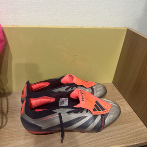 아디다스 프레데터 엘리트 축구화 이미지