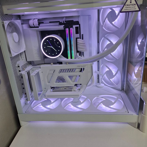 NZXT 화이트 고사양 PC 반본체 9800x3d 등등 새상품컨디션유지중 이미지