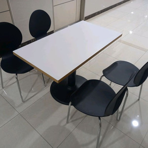 화이트 테이블 세트 이미지