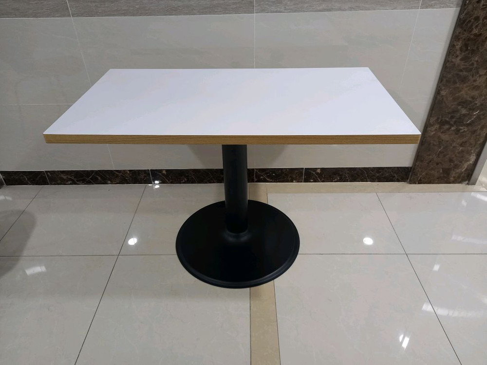 화이트 테이블 세트 이미지