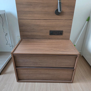 한샘 호텔침대 아트월월넛 800 서랍장+패널 팝니다 이미지
