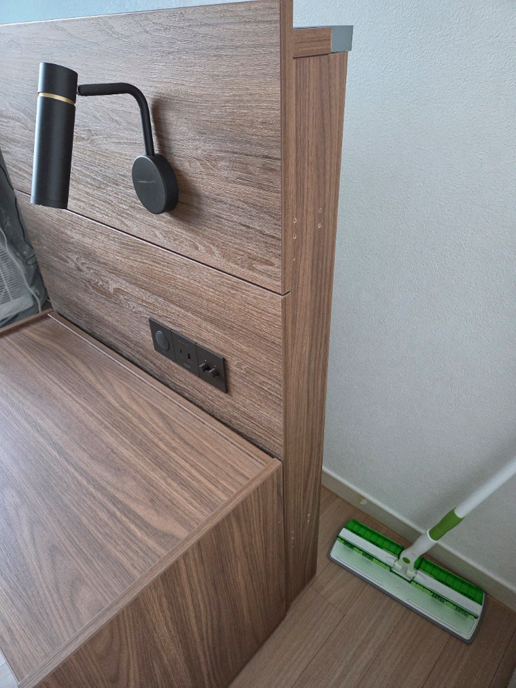 한샘 호텔침대 아트월월넛 800 서랍장+패널 팝니다 이미지