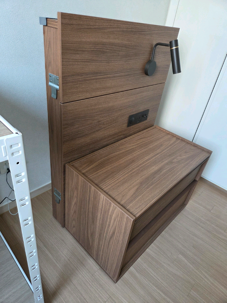 한샘 호텔침대 아트월월넛 800 서랍장+패널 팝니다 이미지