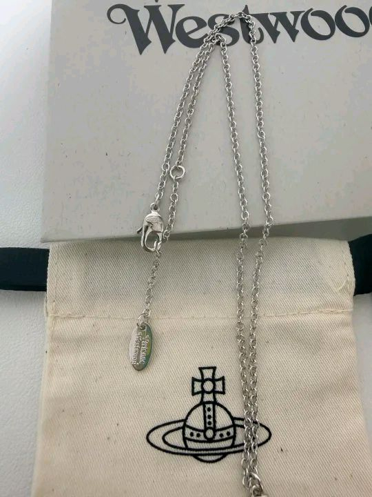 비비안 웨스트우드 오브 목걸이 이미지