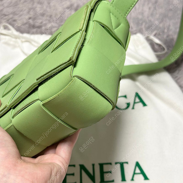 [풀구성] 보테가베네타 램스킨 카세트백 미듐 연두 이미지