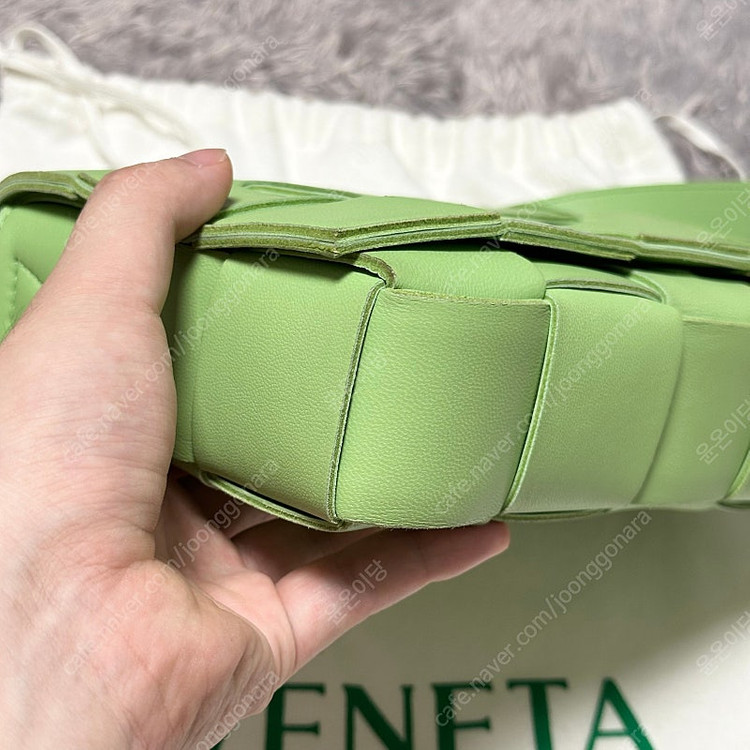 [풀구성] 보테가베네타 램스킨 카세트백 미듐 연두 이미지