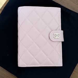 샤넬 여권지갑 이미지