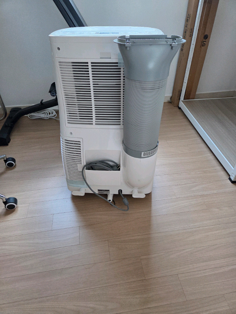 LG 이동식에어컨 듀얼인버터 팝니다 설치키트포함 PQ07DCWDN 이미지
