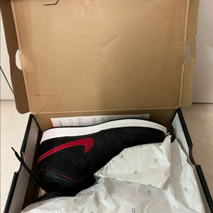 [새상품]나이키 에어 조던 1 미드 블랙 팀레드 280 단종색상 이미지